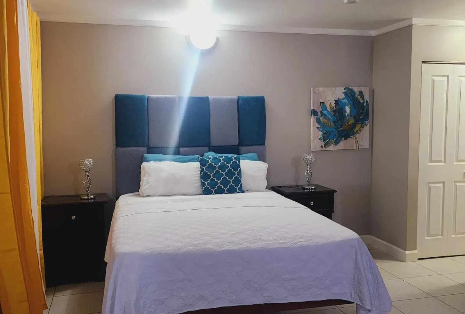 La Chicc Studio Apt At The Strathairn Apartment Kingston